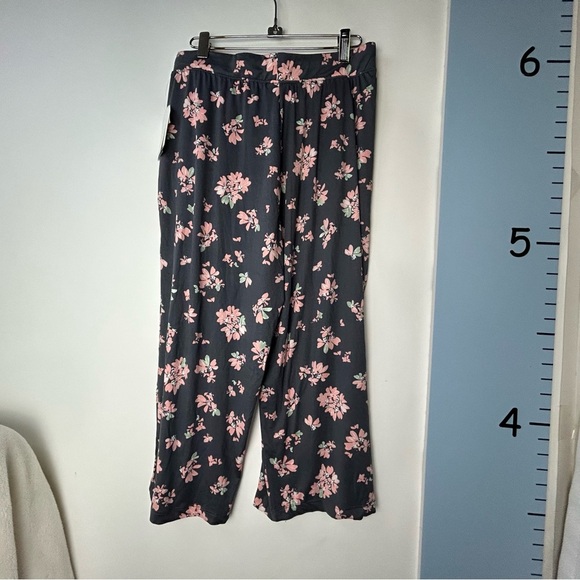 Belk Wonderly Gray Charcoal Lounge Pajama Pants w/Pink Floral Accents Medium NWT - Picture 4 of 10